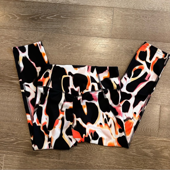 NWT Under Armour Rush Electric Crop leggings - Picture 6 of 8